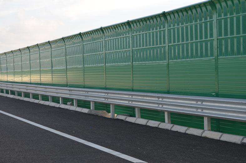 <a href=http://m.fengyiwang.cn/news_article?news_id=135>隔聲屏障</a>